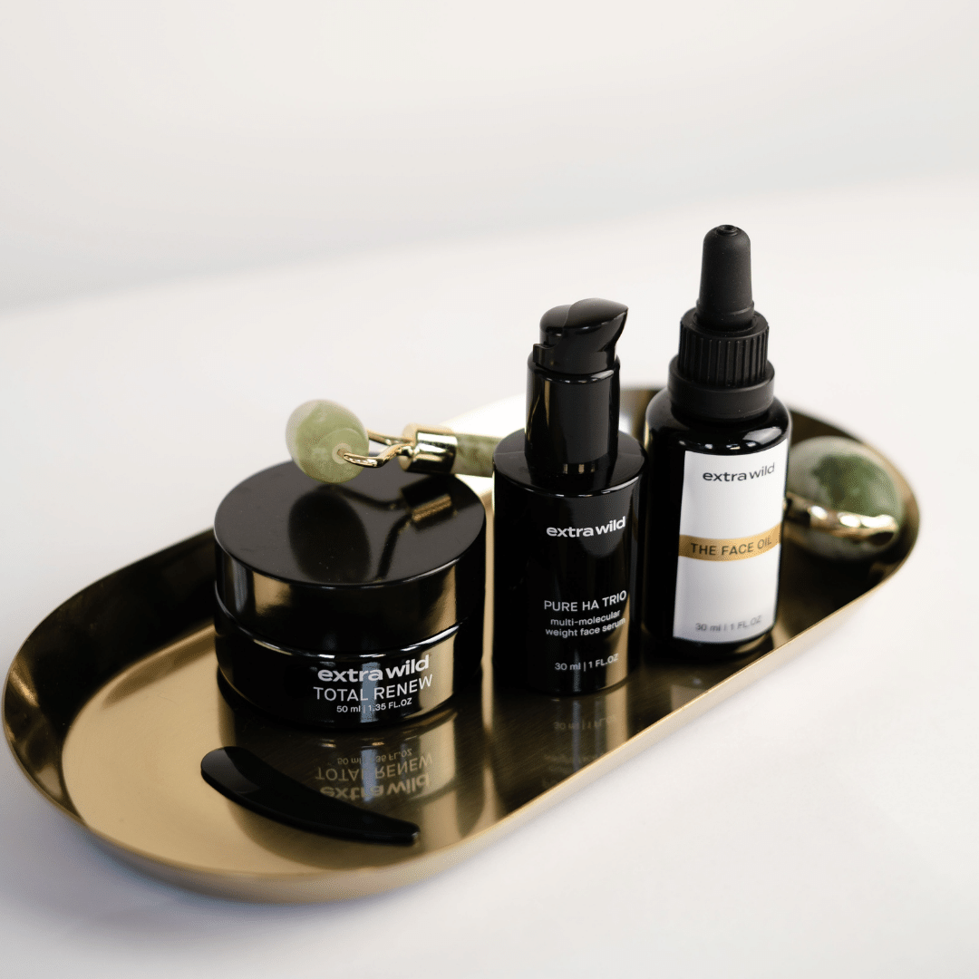 The essentials van Extra Wild Beauty bestaan uit 3 producten die de huid verzorgen, verbeteren en verjongen.