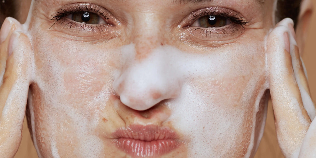 Hoe reinig je best je gezicht Skincare Boulevard